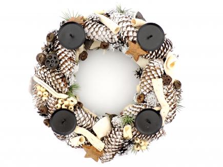 Christmas wreath with candles 